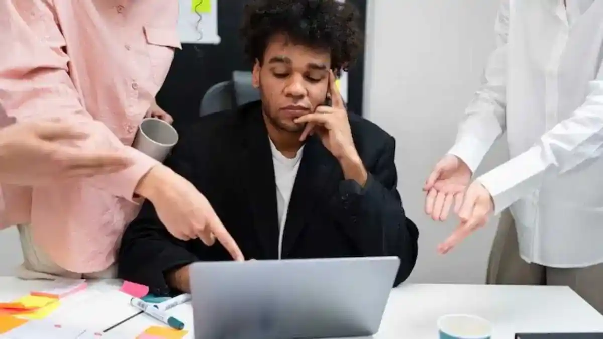 Estratégias para combater a discriminação no ambiente de trabalho
