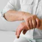 Pessoa com artrite reumatoide recebe o BPC/LOAS