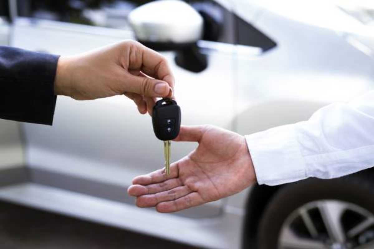 Quando vale mais a pena alugar com uma locadora de carros do que usar transporte por aplicativo