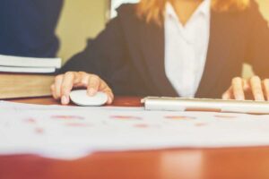 Planejamento de Carreira Jurídica: Projeção Salarial e Estratégias de Crescimento