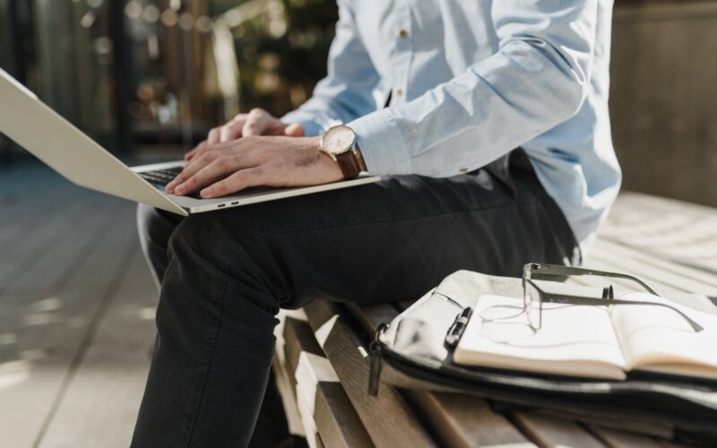 Viagem a trabalho e conexão: como não ficar sem internet fora do Brasil